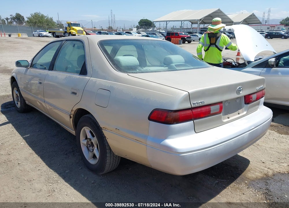1997 TOYOTA CAMRY LE VIN: JT2BG22K1V0062585