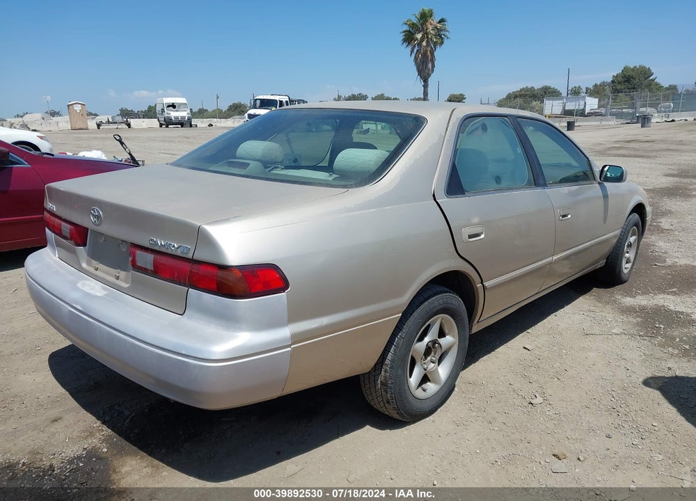 1997 TOYOTA CAMRY LE VIN: JT2BG22K1V0062585