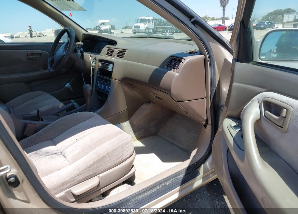 1997 TOYOTA CAMRY LE VIN: JT2BG22K1V0062585
