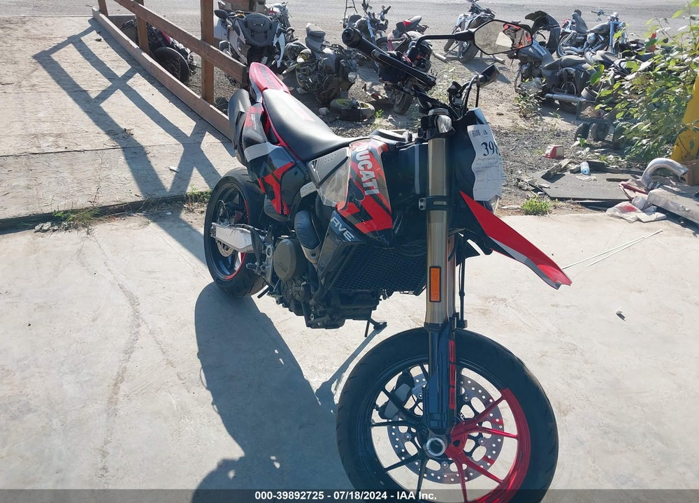 2024 DUCATI HYPERMOTARD VIN: ZDMBAS2N5RB000320