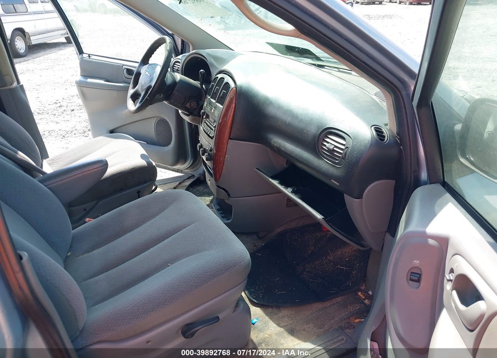 2005 CHRYSLER TOWN & COUNTRY LX VIN: 2C4GP44R15R232386