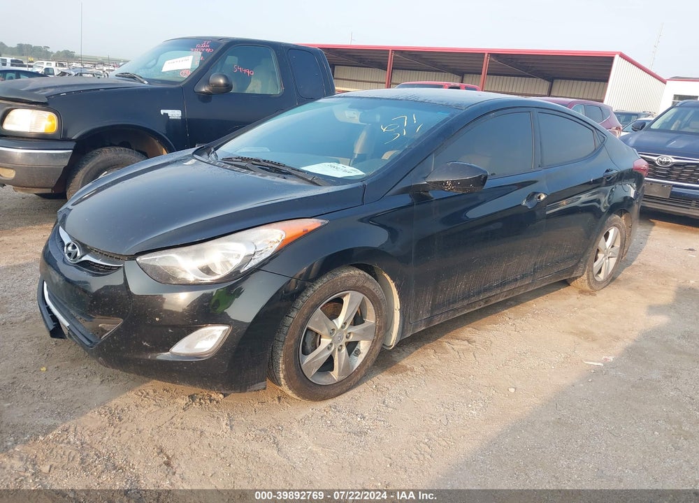 2013 HYUNDAI ELANTRA VIN: KMHDH4AE5DU621112