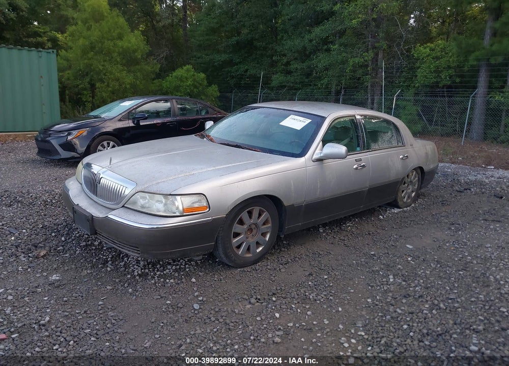 2004 LINCOLN TOWN CAR ULTIMATE VIN: 1LNHM83W44Y685421