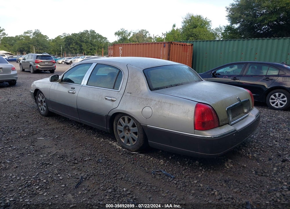 2004 LINCOLN TOWN CAR ULTIMATE VIN: 1LNHM83W44Y685421