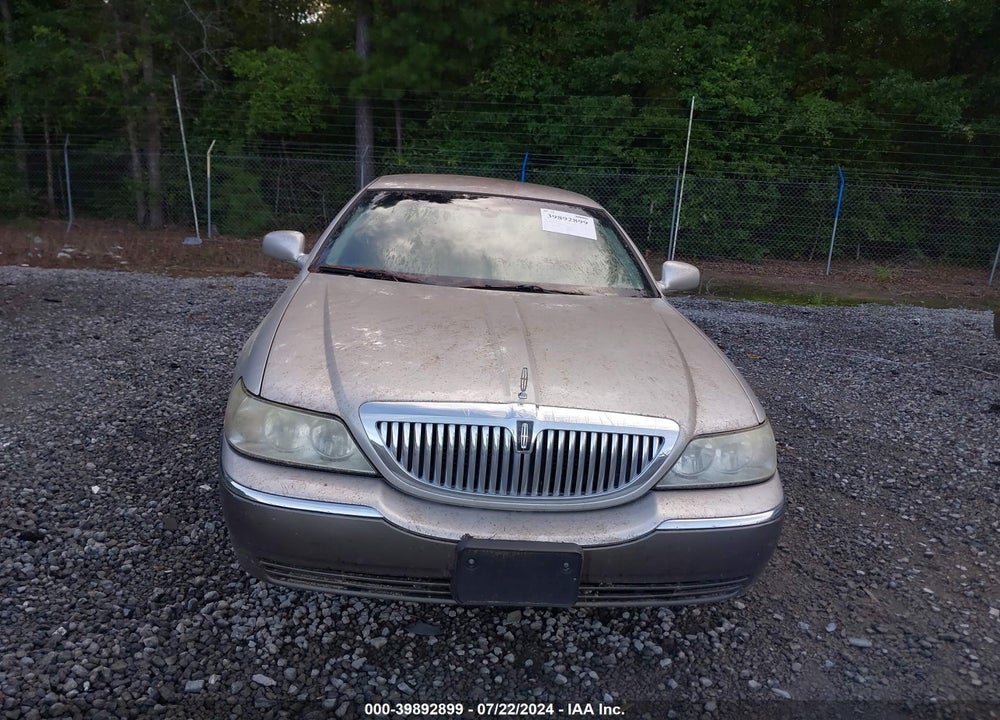 2004 LINCOLN TOWN CAR ULTIMATE VIN: 1LNHM83W44Y685421