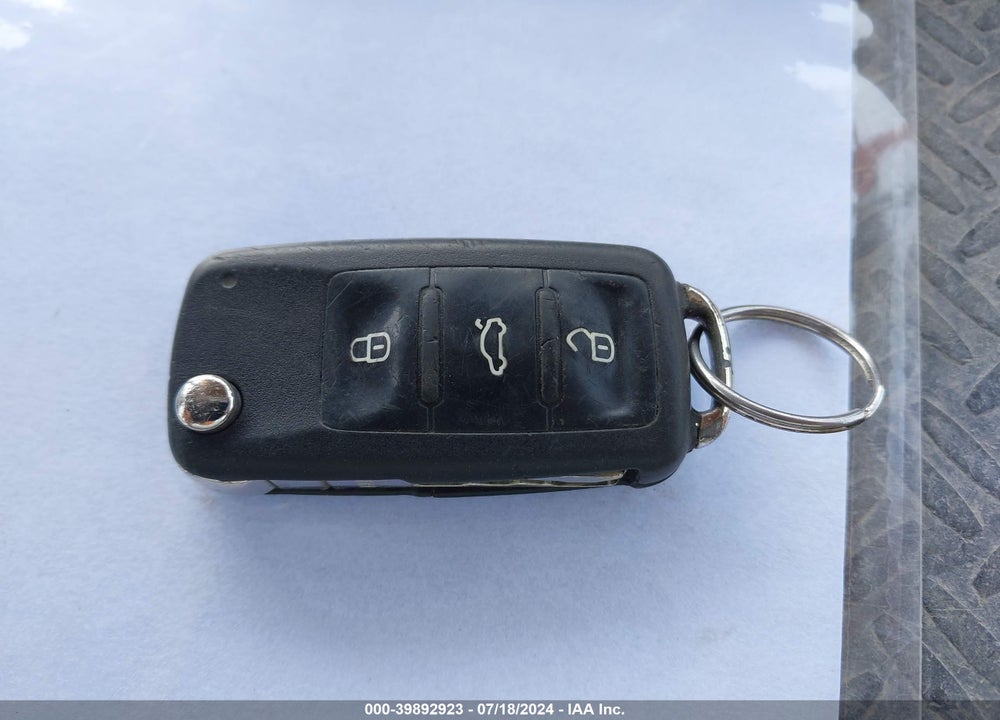 2011 VOLKSWAGEN GOLF 2.5L 2-DOOR VIN: WVWBB7AJ1BW027663