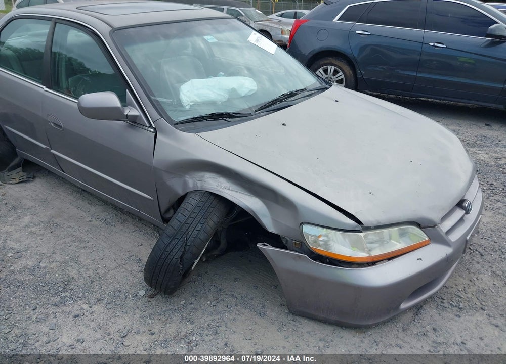 2000 HONDA ACCORD 3.0 EX VIN: 1HGCG1651YA101802