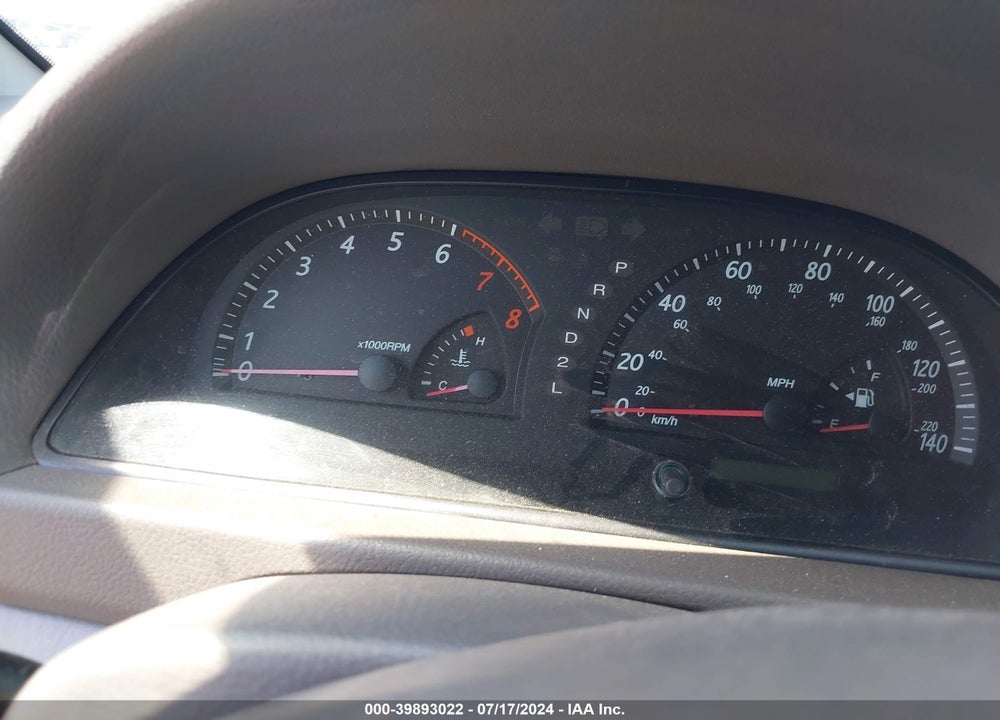 2004 TOYOTA CAMRY LE VIN: JTDBE32KX40277089