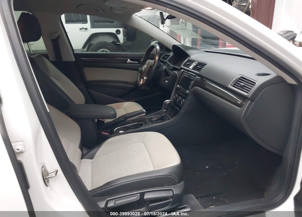 2015 VOLKSWAGEN PASSAT 1.8T SPORT VIN: 1VWBT7A30FC072239