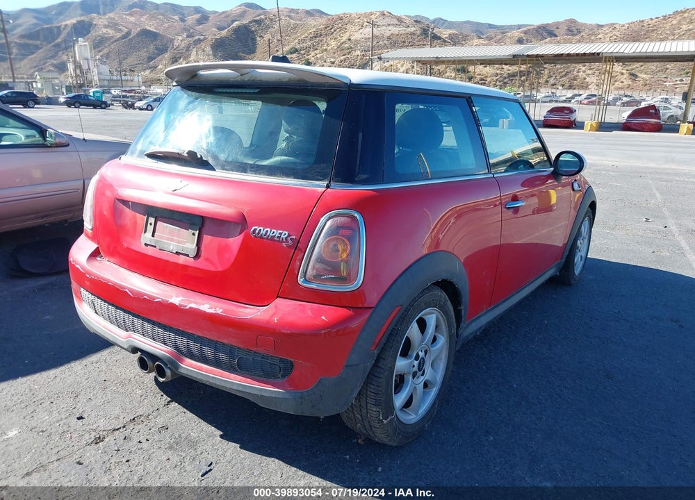 2009 MINI COOPER S VIN: WMWMF735X9TW82328