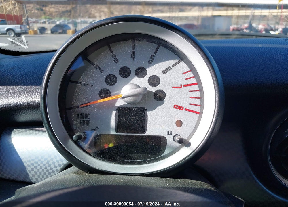 2009 MINI COOPER S VIN: WMWMF735X9TW82328
