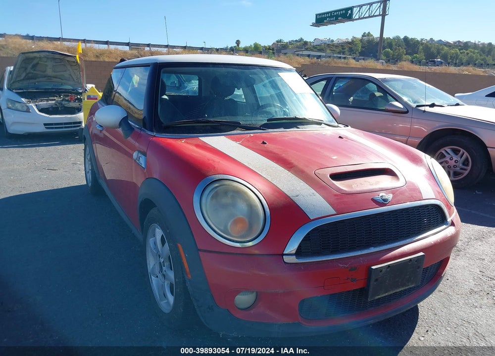 2009 MINI COOPER S VIN: WMWMF735X9TW82328