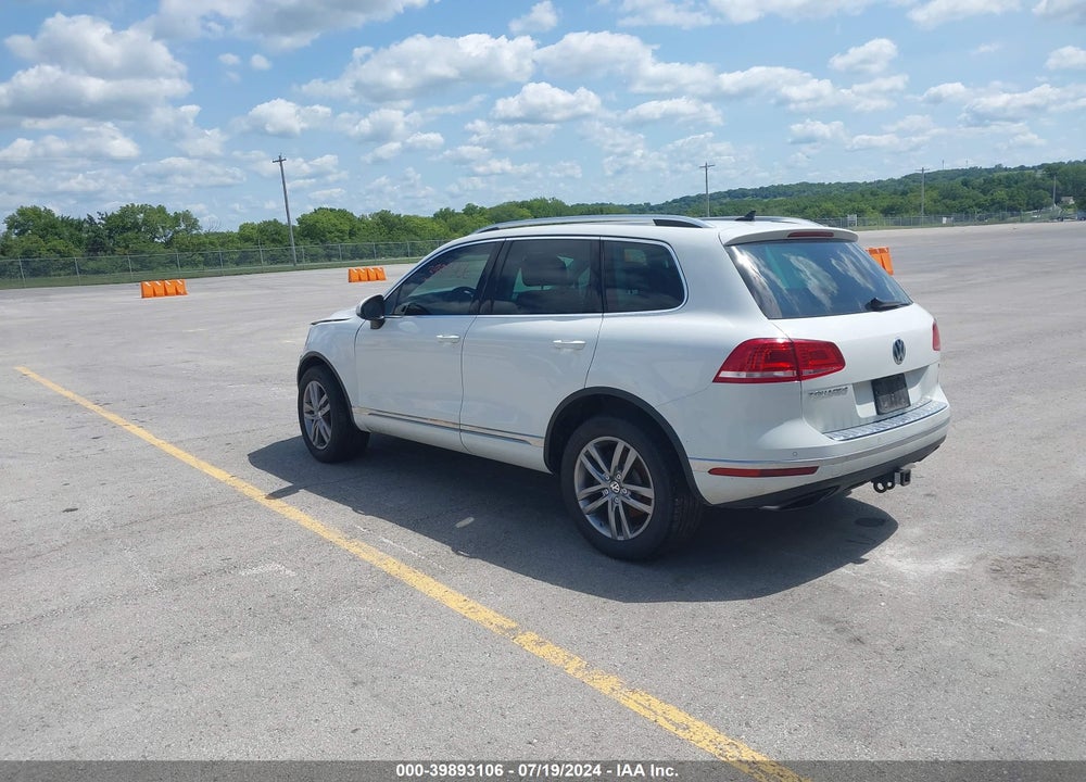 2016 VOLKSWAGEN TOUAREG VIN: WVGEF9BP4GD007731