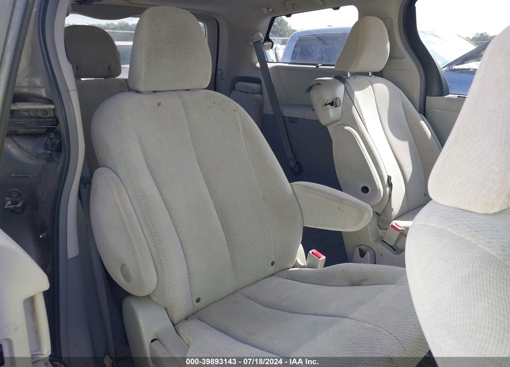 2013 TOYOTA SIENNA LE V6 8 PASSENGER VIN: 5TDKK3DC4DS390029