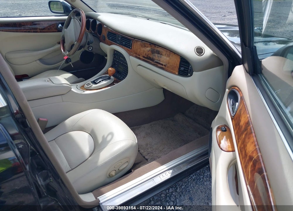 2001 JAGUAR XJ8 VANDEN PLAS VIN: SAJDA24C81LF21728