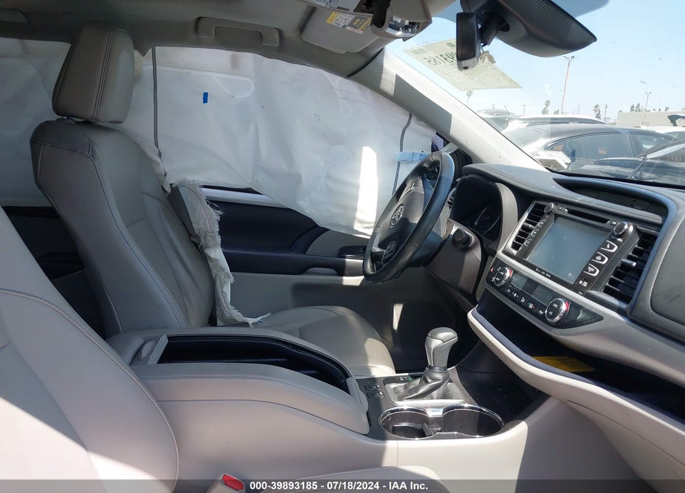 2018 TOYOTA HIGHLANDER XLE VIN: 5TDKZRFH7JS535289