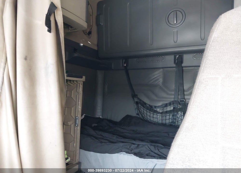 2016 FREIGHTLINER CASCADIA 125 VIN: 3AKJGLDR1GSGW7596
