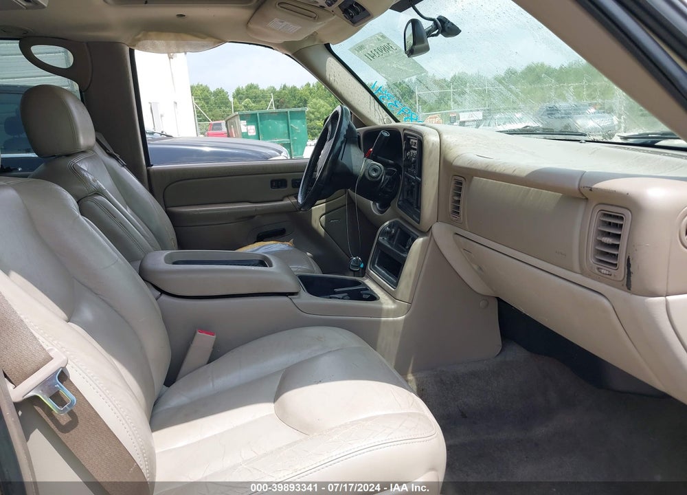 2005 CHEVROLET TAHOE LT VIN: 1GNEC13T65J123061