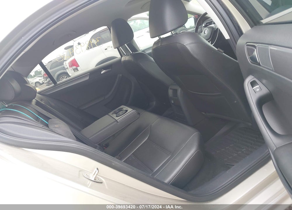 2015 VOLKSWAGEN JETTA 2.0L TDI SE VIN: 3VWLA7AJ4FM263542