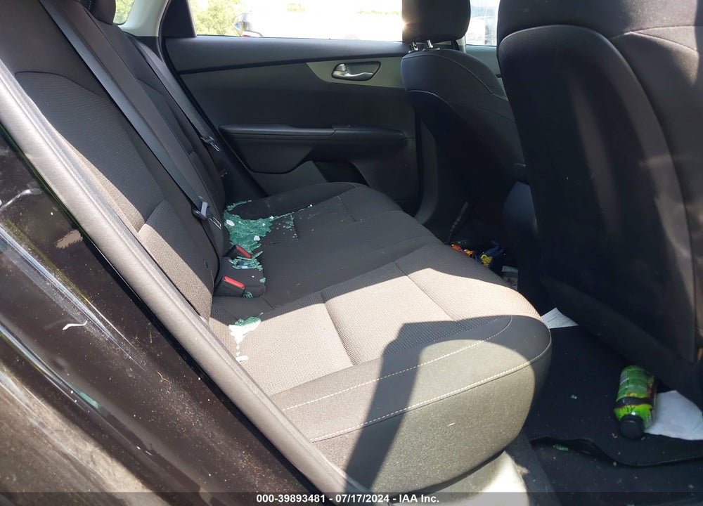2019 KIA FORTE LXS VIN: 3KPF24AD6KE132526