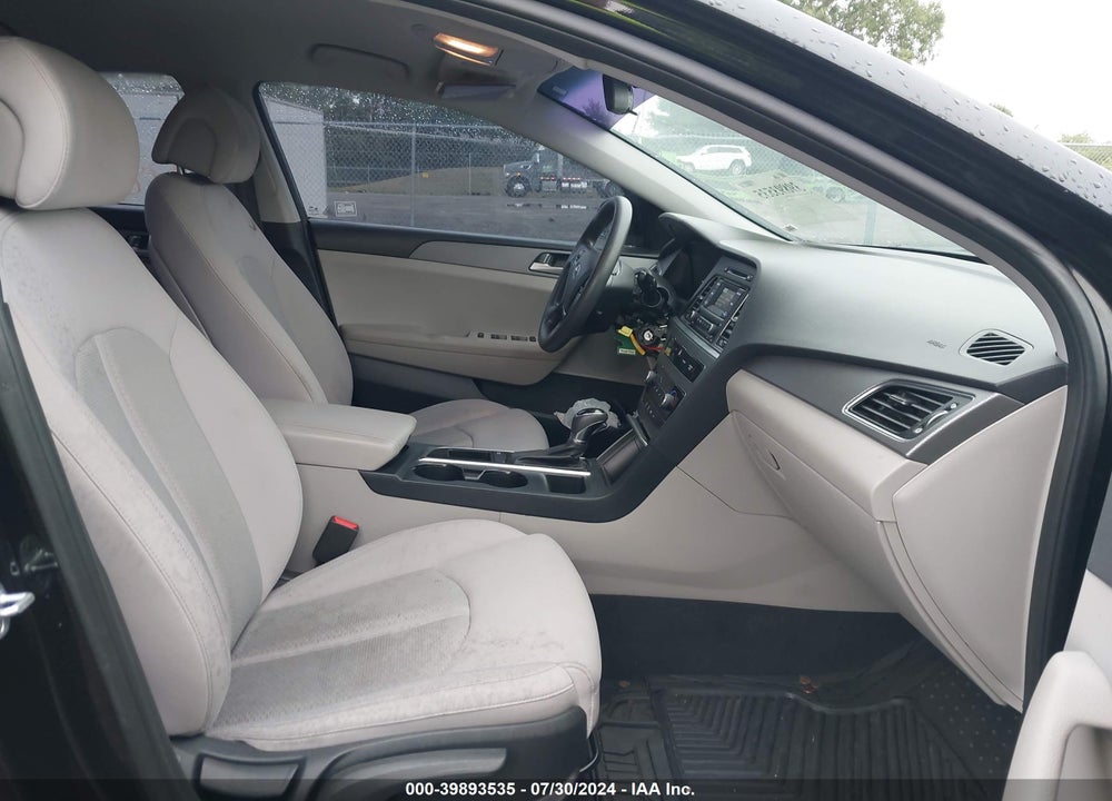 2017 HYUNDAI SONATA VIN: 5NPE24AF8HH569025