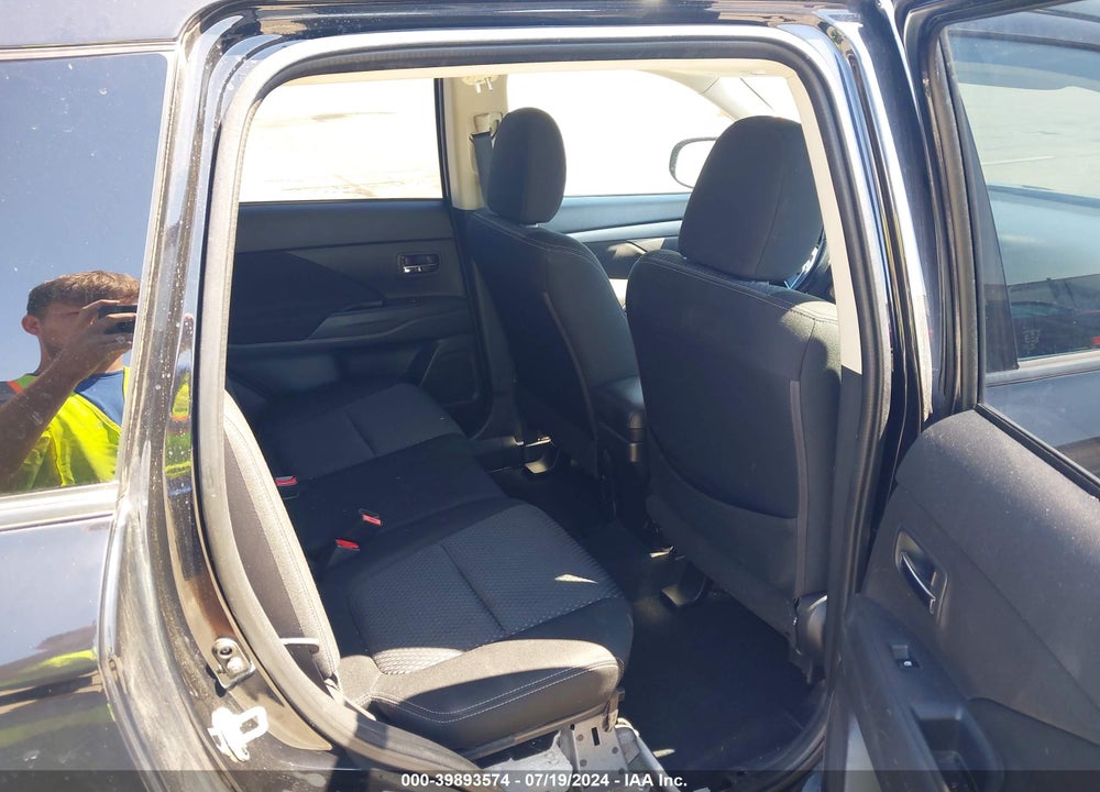 2017 MITSUBISHI OUTLANDER ES VIN: JA4AZ2A3XHZ031076