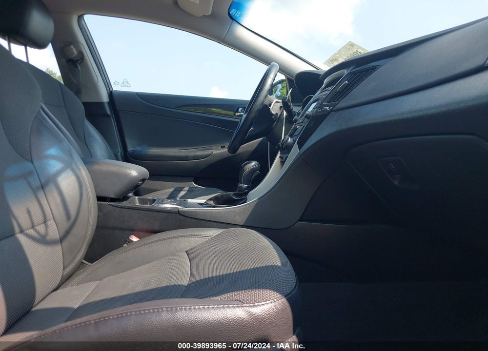 2014 HYUNDAI SONATA SE VIN: 5NPEC4AC1EH875885