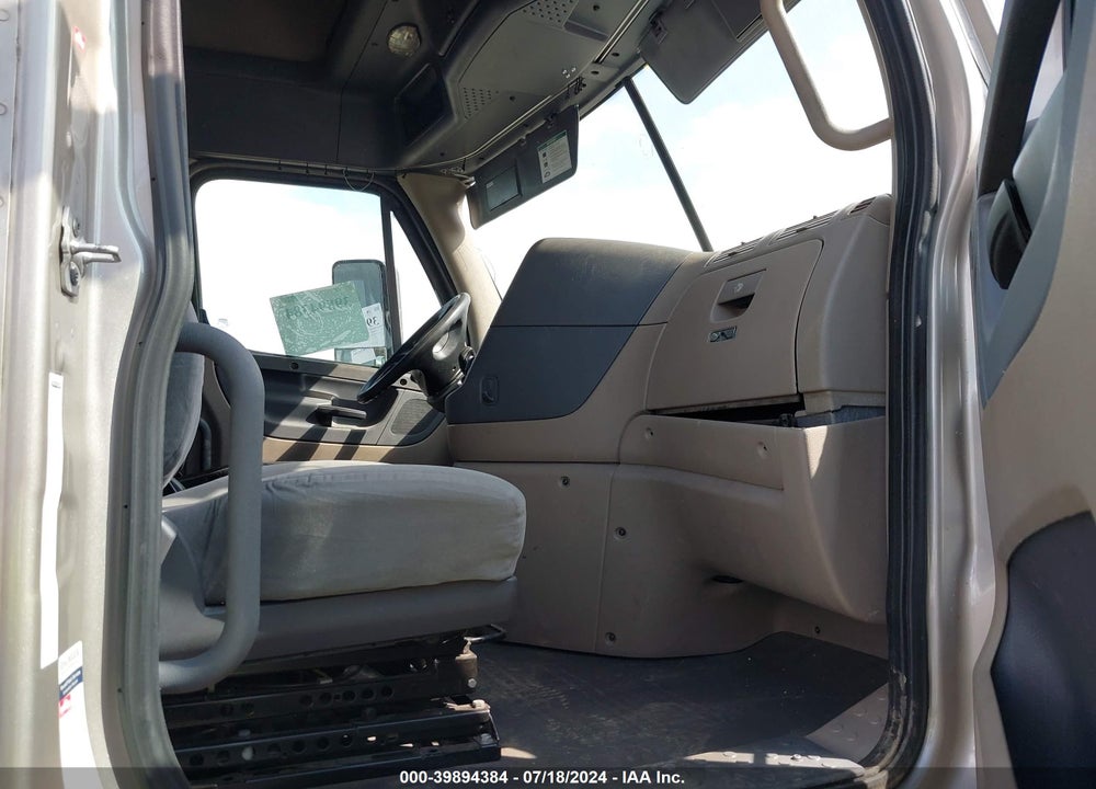 2017 FREIGHTLINER CASCADIA 125 VIN: 3AKJGLDR3HSHT2370