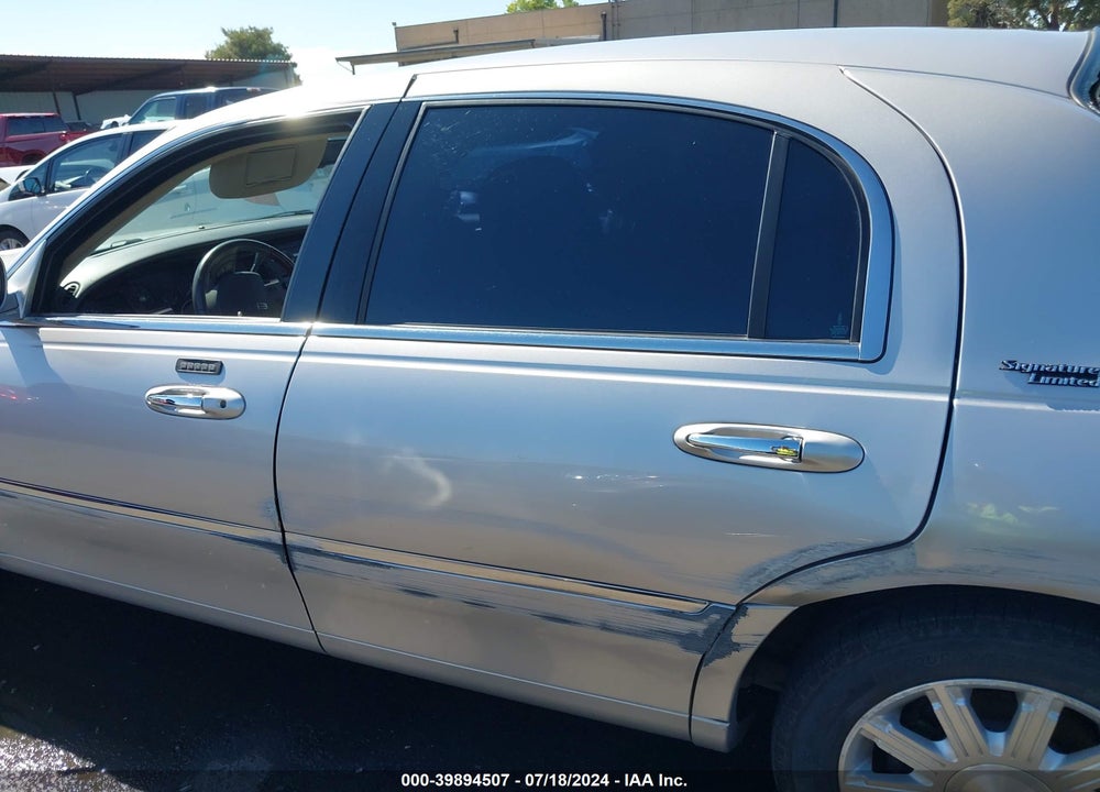 2011 LINCOLN TOWN CAR SIGNATURE LIMITED VIN: 2LNBL8CV5BX760964