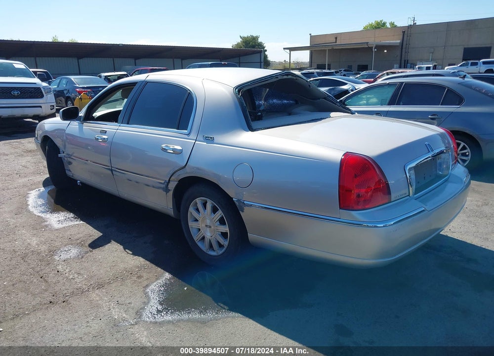 2011 LINCOLN TOWN CAR SIGNATURE LIMITED VIN: 2LNBL8CV5BX760964