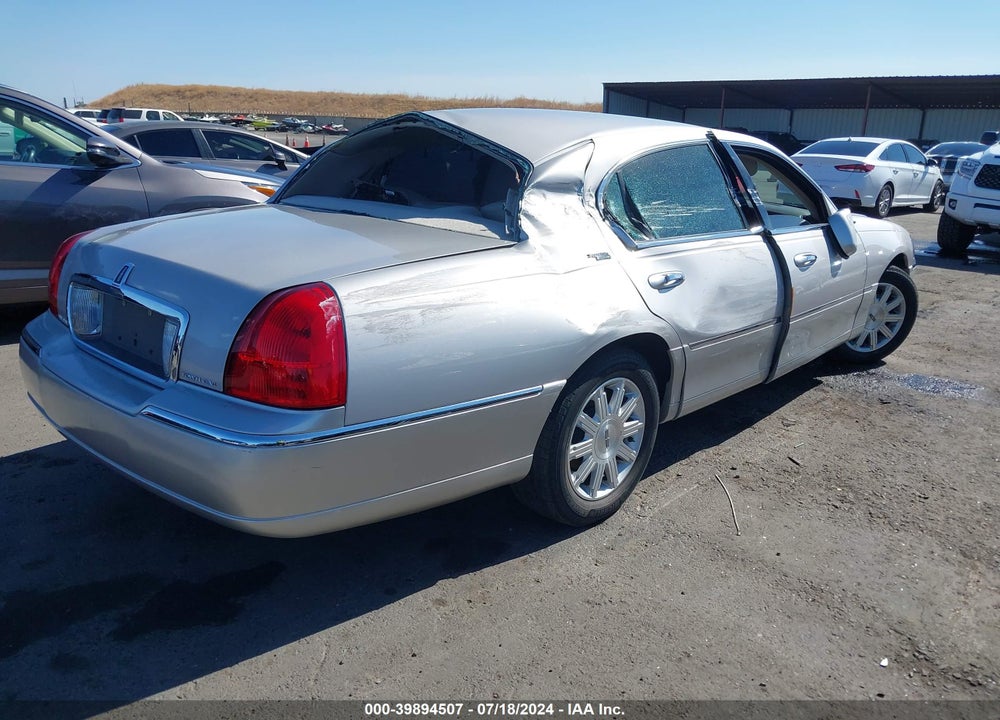 2011 LINCOLN TOWN CAR SIGNATURE LIMITED VIN: 2LNBL8CV5BX760964