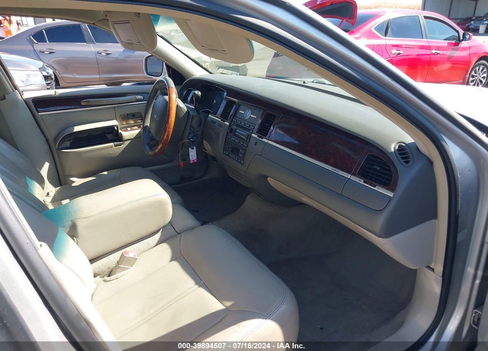 2011 LINCOLN TOWN CAR SIGNATURE LIMITED VIN: 2LNBL8CV5BX760964