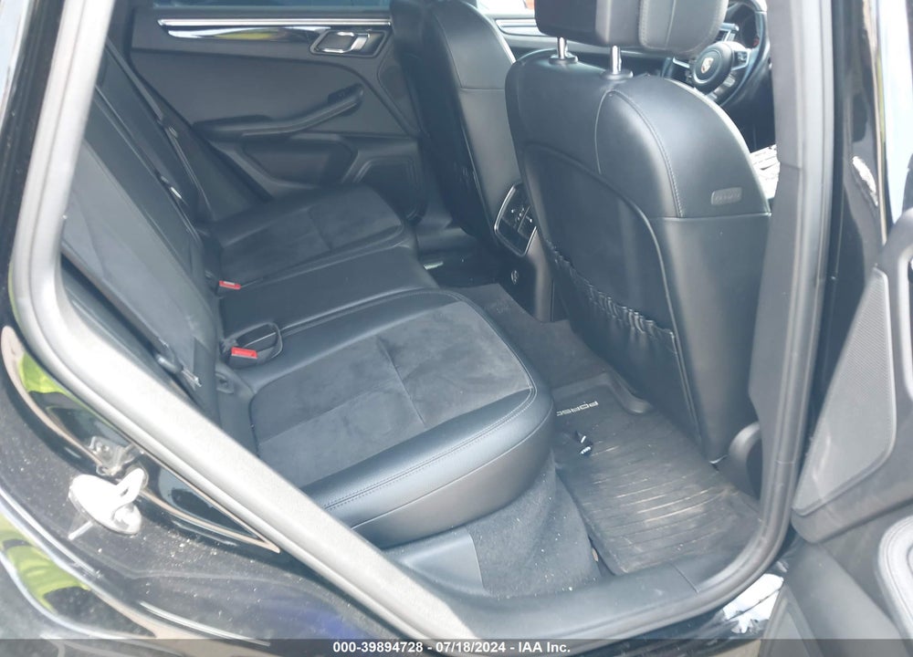 2017 PORSCHE MACAN VIN: WP1AA2A50HLB81391