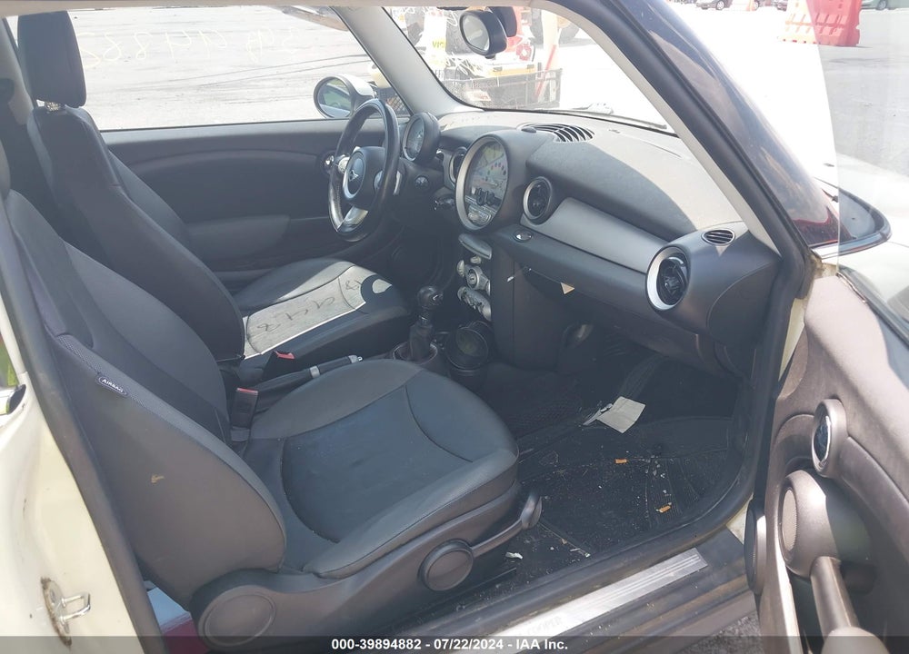 2008 MINI COOPER CLUBMAN VIN: WMWML33528TN68422