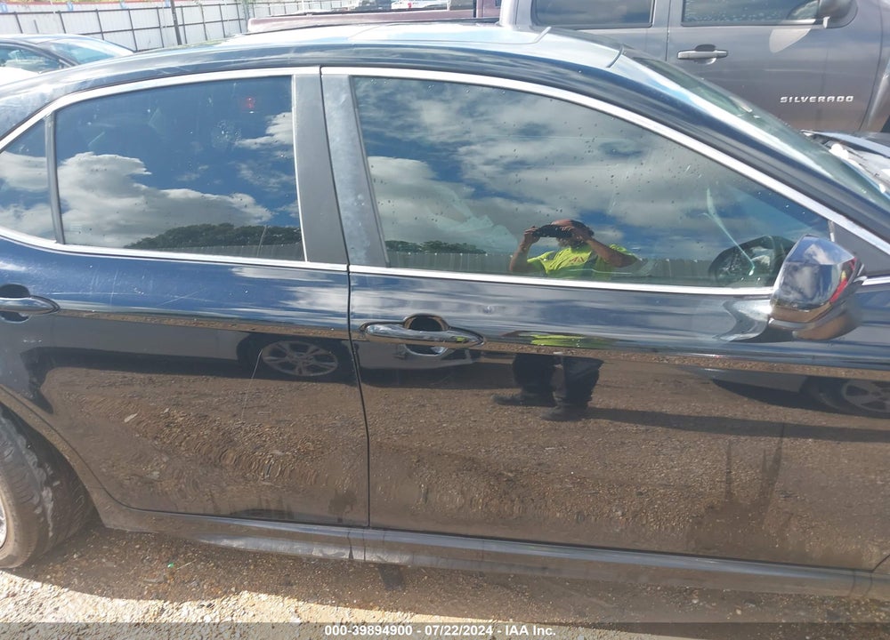 2018 TOYOTA CAMRY SE VIN: 4T1B11HK5JU672708