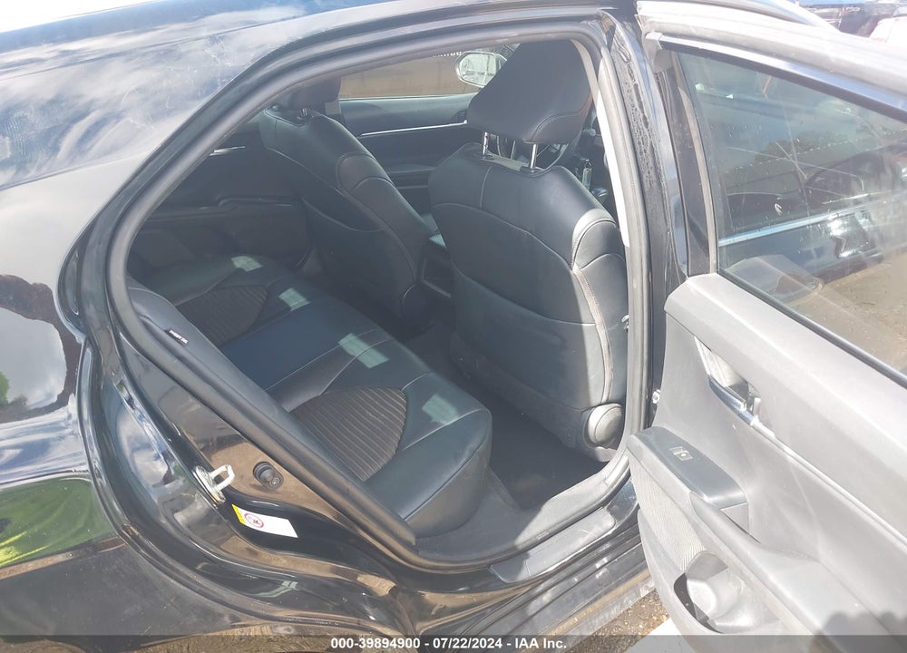 2018 TOYOTA CAMRY SE VIN: 4T1B11HK5JU672708