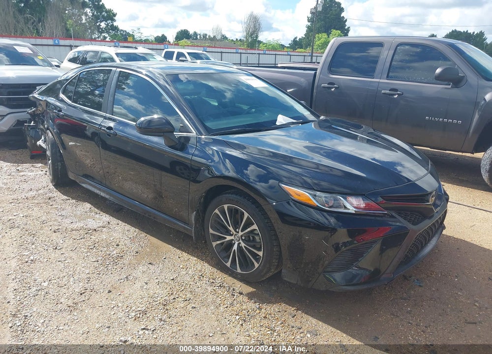 2018 TOYOTA CAMRY SE VIN: 4T1B11HK5JU672708