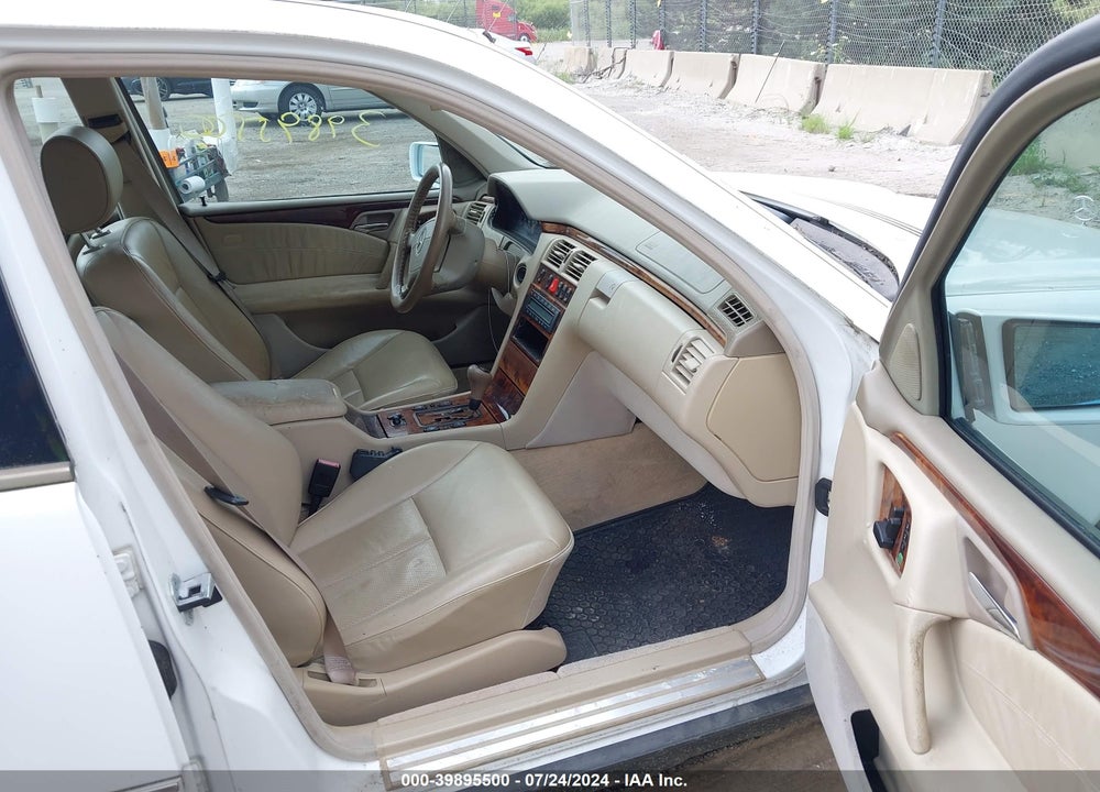 1999 MERCEDES-BENZ E 320 AWD VIN: WDBJF82H6XX015980