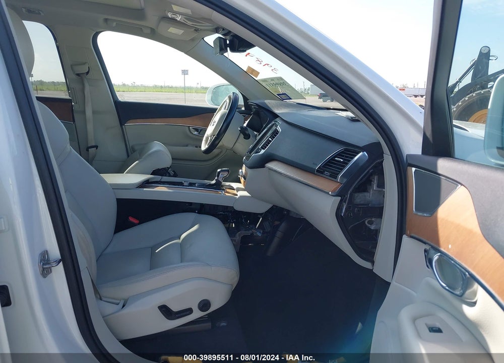 2021 VOLVO XC90 T6 MOMENTUM 7 PASSENGER VIN: YV4A22PK4M1771317