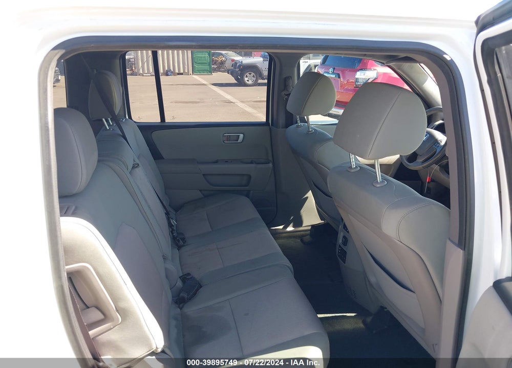 2015 HONDA PILOT SE VIN: 5FNYF3H39FB031131