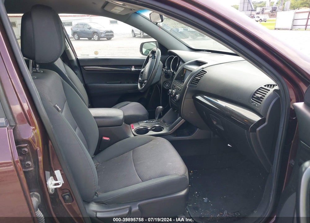 2013 KIA SORENTO LX VIN: 5XYKT4A13DG351533