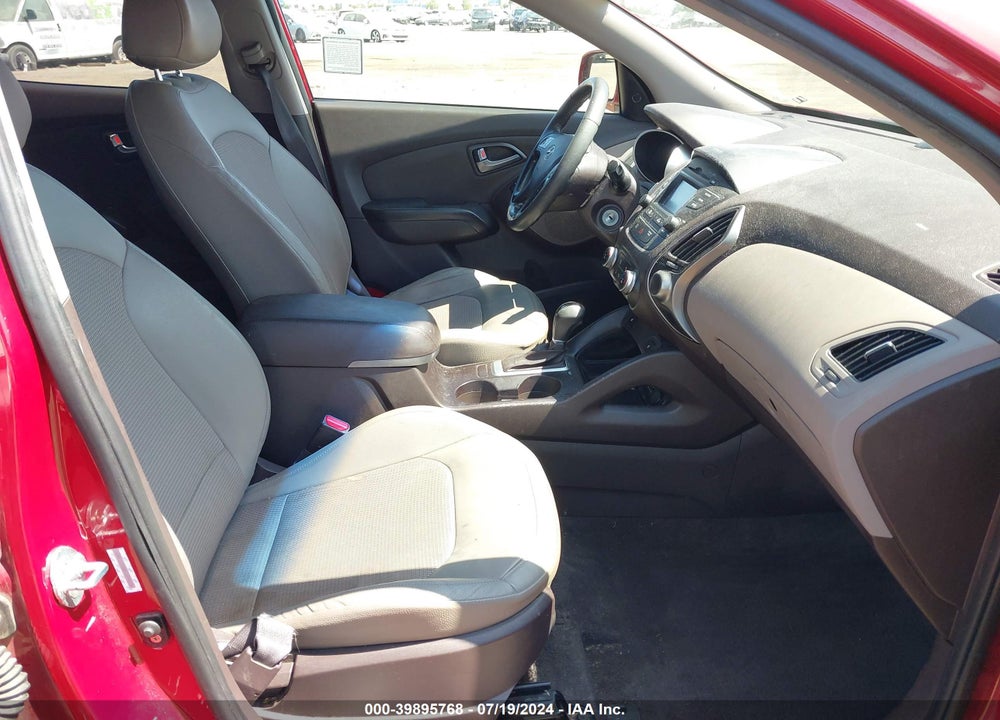 2014 HYUNDAI TUCSON SE VIN: KM8JU3AG8EU899126