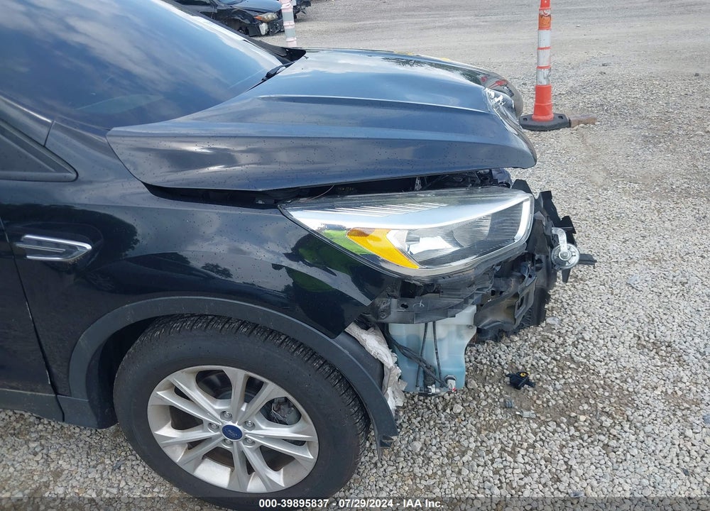 2017 FORD ESCAPE SE VIN: 1FMCU0GD3HUE22516