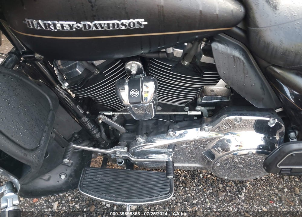 2017 HARLEY-DAVIDSON FLHTK ULTRA LIMITED VIN: 1HD1KED10HB668233