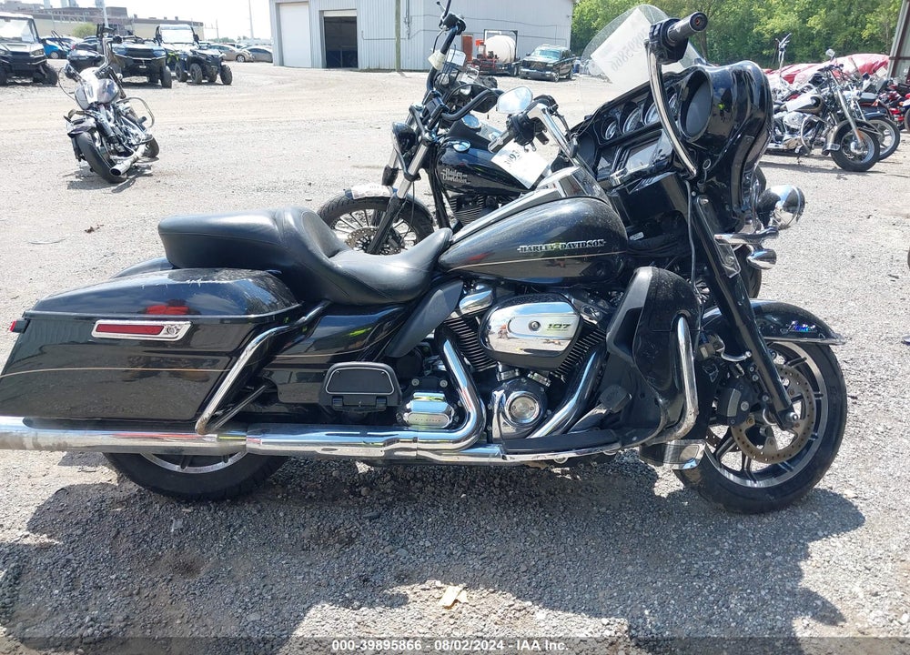 2017 HARLEY-DAVIDSON FLHTK ULTRA LIMITED VIN: 1HD1KED10HB668233