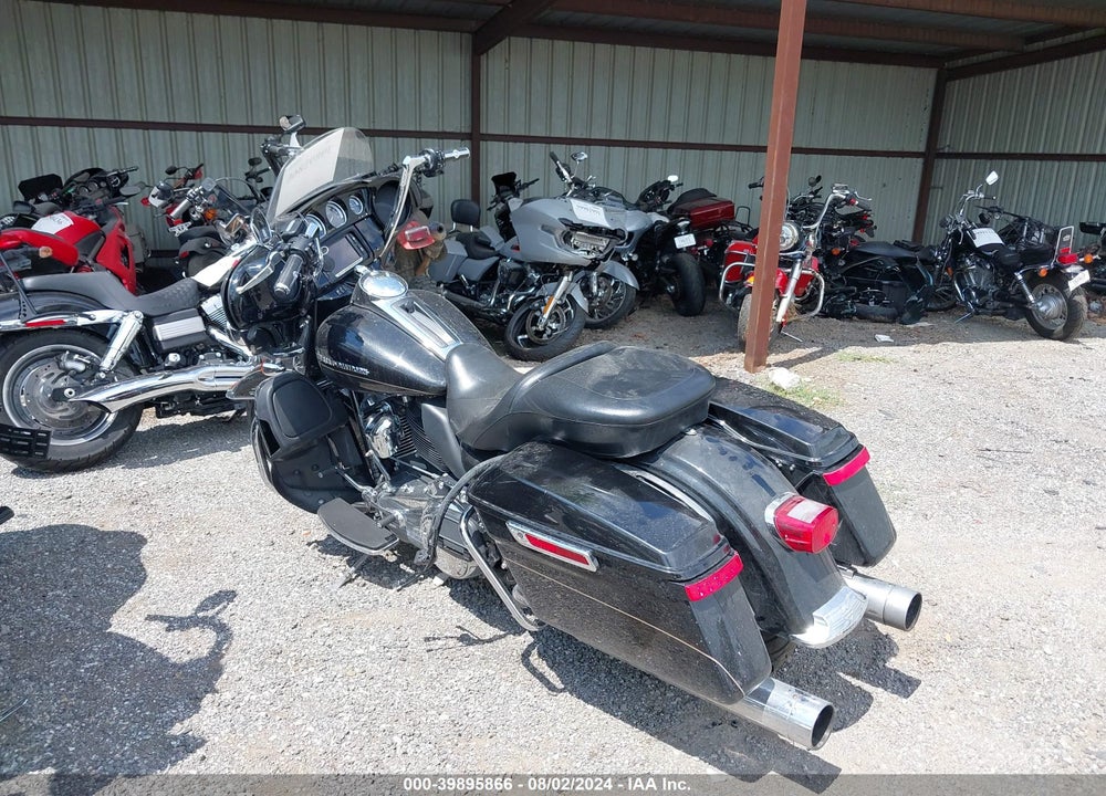 2017 HARLEY-DAVIDSON FLHTK ULTRA LIMITED VIN: 1HD1KED10HB668233