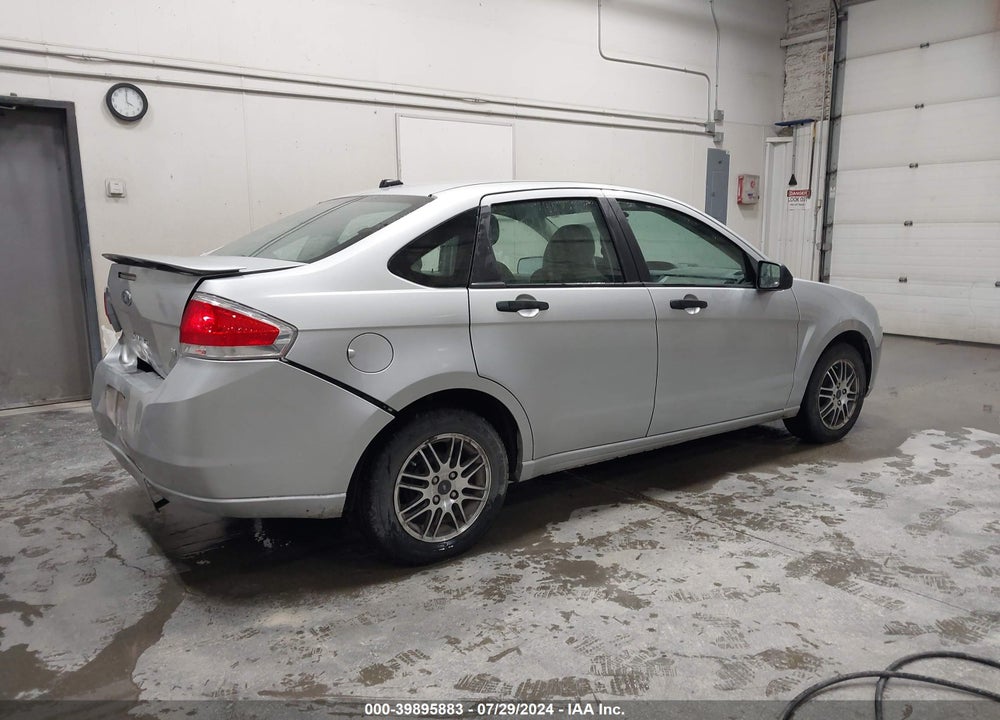 2010 FORD FOCUS SE VIN: 1FAHP3FN5AW237560