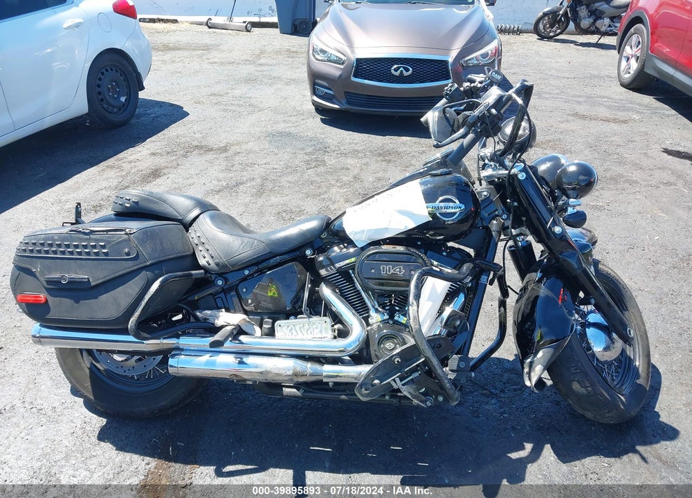 2018 HARLEY-DAVIDSON FLHCS HERITAGE CLASSIC 114 VIN: 1HD1YBK31JC015993