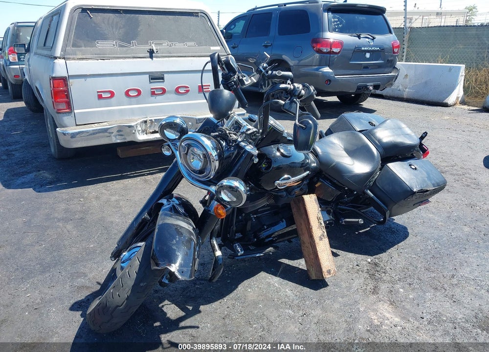 2018 HARLEY-DAVIDSON FLHCS HERITAGE CLASSIC 114 VIN: 1HD1YBK31JC015993