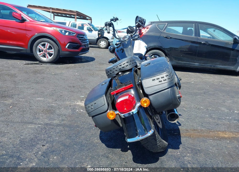 2018 HARLEY-DAVIDSON FLHCS HERITAGE CLASSIC 114 VIN: 1HD1YBK31JC015993